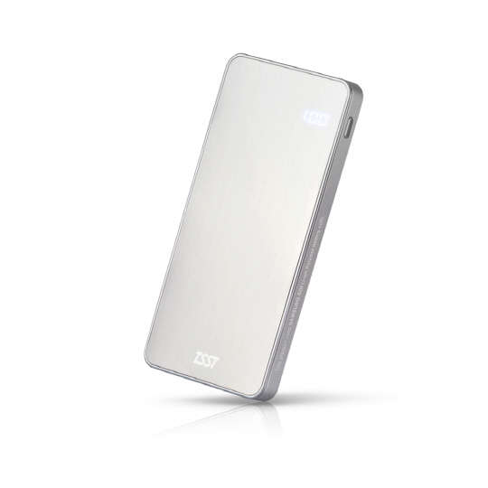 쓰리에스솔루션(TSST)이 8일 출시한 보조배터리 'TB050PA'. 5000mAh 용량으로 아이폰6를 약 2.2회 충전할 수 있다.